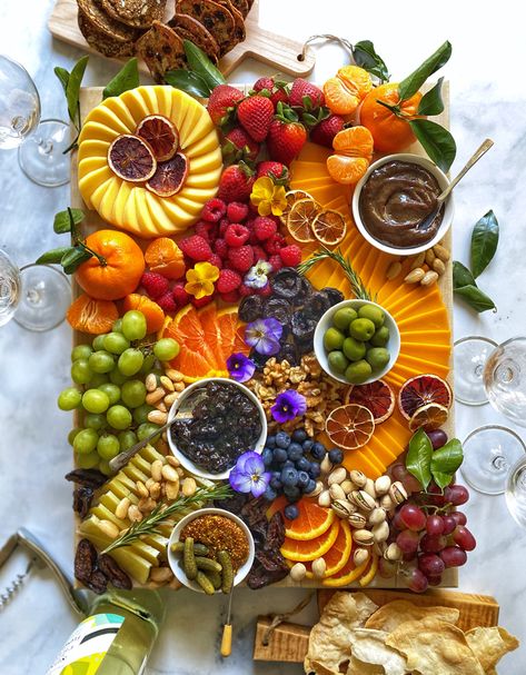 Charcuterie Techniques, Snacking Board, Easy Cheese Board, Prune Jam, Honey Snacks, Curry Dip, Cheese Day, Honey Chocolate, Healthy Honey