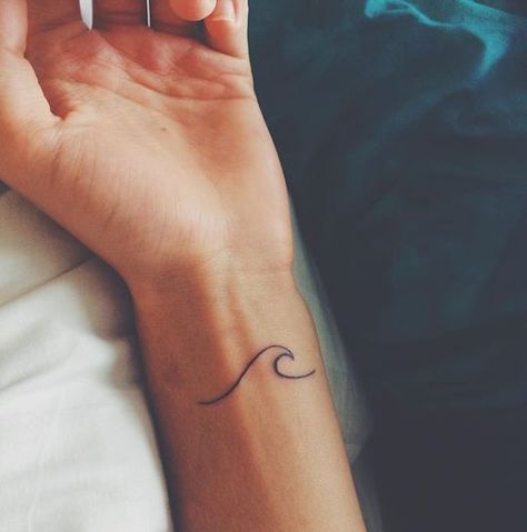 Tattoo Design + Placement :: Pretty + Small Designs :: See more Untamed Ink Inspiration @untamedorganica Wave Tattoo Wrist, Wellen Tattoo, Simple Wave Tattoo, Small Wave Tattoo, Wave Tattoo Design, Tatuagem Masculina Pequena, Tattoo Trend, Wave Tattoo, Small Wrist Tattoos