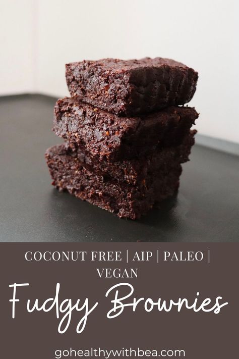 Fudgy Vegan Brownies, Coconut Flour Brownies, Brownie Vegan, Almond Flour Brownies, Chia Puding, Vegan Brownies Recipe, Paleo Brownies, Fudgy Brownie Recipe, Aip Desserts