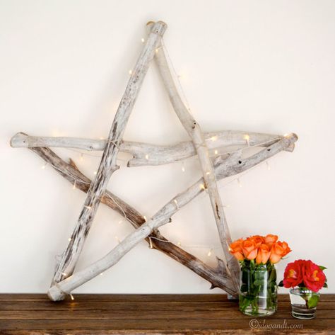 Large Driftwood Star Beach Coastal Natuical Nordic Scandinavian Home Decoration with Lights Decoration With Lights, Driftwood Star, Themed Christmas Decorations, Xmas Display, Beach Style Home, Star Beach, Twig Crafts, Driftwood Diy, Driftwood Art Diy