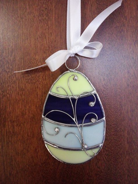 Stained Glass Spring Patterns, Spring Stained Glass Ideas, Stained Glass Easter Patterns, Easter Stained Glass Patterns, Easter Stained Glass Ideas, Easter Egg Stained Glass Craft, Stained Glass Easter Eggs, Easter Egg Suncatcher, Fused Glass Easter Eggs