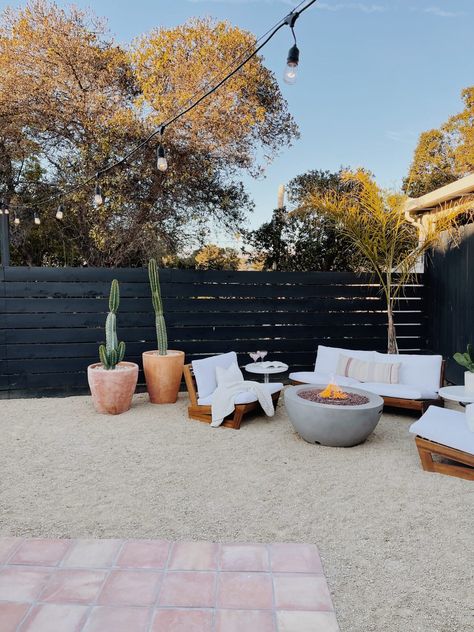 Modern Farmhouse Yard, Mcm Ranch, Coastal Backyard, Desert Backyard, Arizona Backyard, Fire Pit Area, Be Here Now, Flower Circle, Backyard Inspo