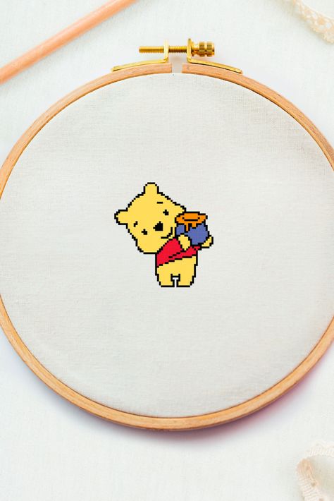 Mini Disney Cross Stitch, Lilo Cross Stitch Patterns, Geeky Embroidery, Sock Embroidery, Cross Stitch Lilo And Stitch, Cross Stitch Stitch Lilo, Pooh Cross Stitch Pattern, Winnie The Pooh Cross Stitch, Embroidery Disney