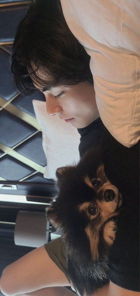 Yohan Kim, Bts Dogs, V Bta, Taehyung Selca, 얼굴 그리기, V Bts Wallpaper, V Video, K Wallpaper, Taehyung Photoshoot