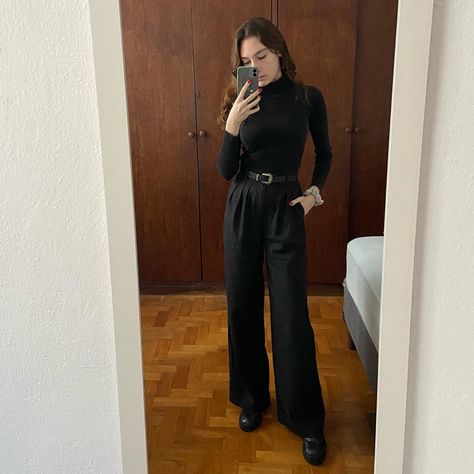 Black Belt Outfit, Black Turtleneck Outfit, Black Fall Outfits, Black Turtle Neck, Turtleneck Outfit, Trouser Outfit, Black Look, Slacks For Women, Black Yoga Pants