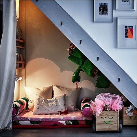 http://www.thebooandtheboy.com/2016/11/kids-rooms-on-instagram_14.html Kids Room Storage Solutions, Under Stairs Playroom, Space Under The Stairs, Under Stairs Nook, Kids Nook, Under Stairs Storage Solutions, Space Under Stairs, Stair Nook, Reading Nook Kids