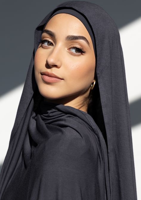 You deserve to look your best every day. That’s why we’ve crafted essential custom-dyed Matching Hijab and Undercaps, specifically with you in mind. Our Matching Hijabs and Undercaps make it easy to elevate your look in seconds. Why Azelefa's Jersey Hijabs are unmatched?: You must have all seen jersey hijabs but trust us when we say that our jersey is unlike any other. Think of these hijabs as your head's favourite loungewear set. Our premium jersey hijabs are stitched to perfection with the softest jersey fabric which will make you want to live in them. The distinct blend of our Jersey is so light and breathable which means you can wear Azelefa's jersey for hours on end without experiencing any of the usual weight and discomfort. Why You'll Love Them: Buttery-Soft: Our jersey fabric is so Layla Reference, Hijab Shoot Ideas, How To Wrap Hijab, Hijab Content Idea, Hijab Without Undercap, Scarf Campaign, Jersey Hijab Style, Headpiece Hijab, Tutorial Tudung