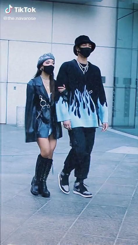 Chinese Fashion Street Outfits, Chinese Outfits Street Style, Couple Street Fashion, Couple Outfits Streetwear, Chinese Outfits Fashion, Street Fashion Couple, Chinese Look, Korean Couple Outfits, Nava Rose