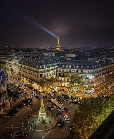 Paris Lens on Instagram: "One of my favorite places in Paris ♥️ 📍 Rooftop of gallery Lafayette ♥️🗼 #paris #parisjetaime #iloveparis #visitparis #pariscity" Galleries Lafayette Paris Rooftop, Places In Paris, Lafayette Paris, Paris Rooftops, I Love Paris, Visit Paris, Paris City, Favorite Places, My Favorite