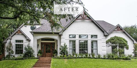 Best House Exterior Renovations By Joanna Gaines; Here are the best before and after reveals on the show Fixer Upper. House Front, & Curb Appeal. Joanna Gaines Exterior, Brick House Colors, Exterior Home Colors, Fixer Upper Homes, Gaines Fixer Upper, Exterior House Renovation, Brick Homes, Best Exterior Paint, Outside Paint