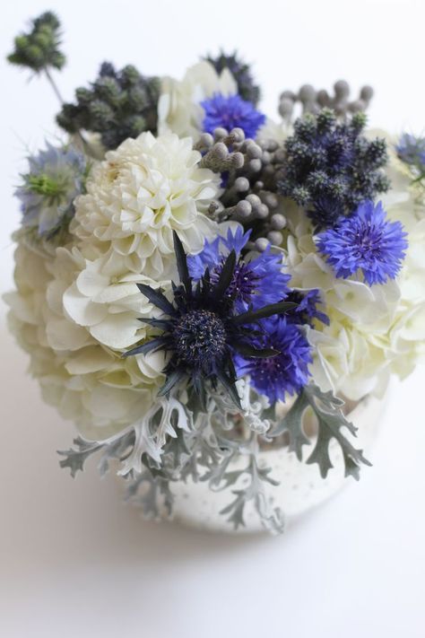 Silver Floral Arrangements, Wedding Centerpieces Blue, Centerpieces Blue, Starry Night Prom, Blue Wedding Centerpieces, Blue Diy, Starry Night Wedding, Fun Wedding Decor, White Centerpiece