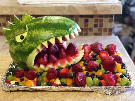 Dinosaur Watermelon, Watermelon Carving Easy, Dinosaur Birthday Party Food, Watermelon Shark, Dinosaur Birthday Cakes, Birthday Party Treats, Dinosaur Themed Birthday Party, Watermelon Carving, Dino Birthday Party