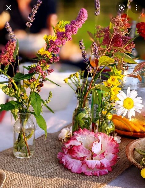 3 glass jars or bottles with bright meadow or wild flower style flowers, on a hessian table runner Farmhouse Table Setting Ideas, Tropical Wedding Reception, Table Runner For Wedding, Burlap Runner, Bright Wedding Flowers, Pub Wedding, Burlap Runners, Burlap Table, Spring Tablescapes