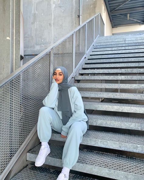 AMIRA | أميرة on Instagram: “may = rain, rain, and more rain. | wearing @thenamedcollective 💦” Hijabi Workout Outfits, Hijab Workout Outfit, Hijabi Drip, After Wedding Outfit, Hijabi Inspiration, Modest Ootd, Hijabi Ootd, Modest Workout Clothes, Modest Workout