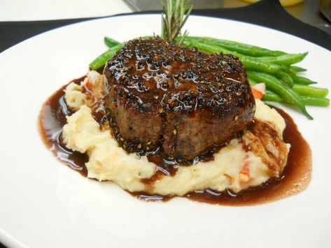 Lobster Mashed Potatoes, Steak And Mashed Potatoes, Gourmet Food Plating, Fine Dining Recipes, Think Food, Steak Dinner, Food Presentation, Food Plating, Wedding Food