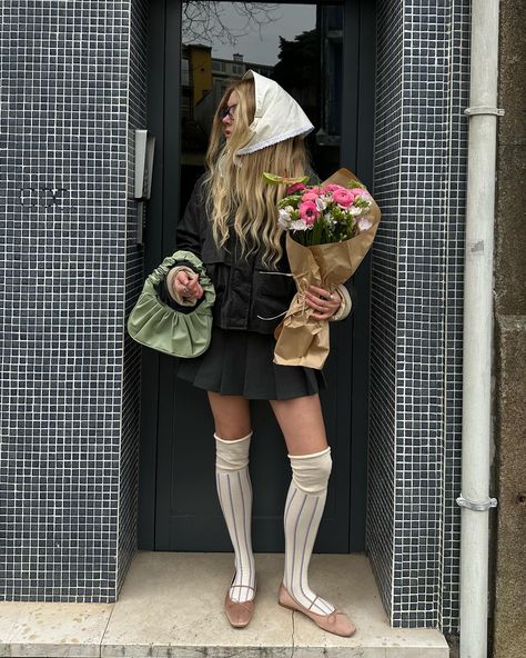 My favorite outfits lately. Do you like any of these?🤭 Knee High Stockings Outfit, Head Scarf Outfit, Stocking Outfit, Trucker Hat Outfit, Fashion Content Creator, Shoulder Bag Outfit, The Flower Market, Knee High Stockings, Scarf Trends