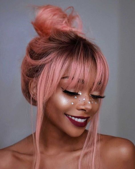 Ombre pink with top knot & bang hairstyle by nyanelebajoa........... She is soo beautiful :D Champagne Blond, Hair Color For Dark Skin, Long Hair With Bangs, Hair Inspiration Color, Hair Inspo Color, Blonde Pixie, Cool Hair Color, Grunge Hair, Hair Color Trends