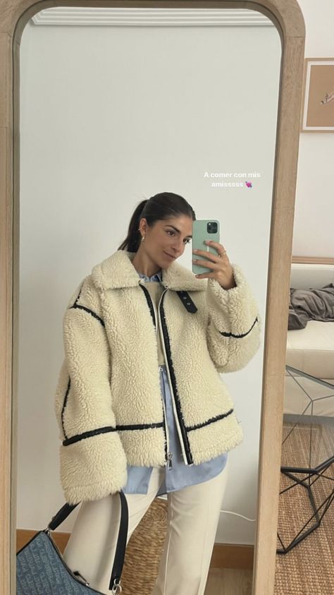 White Fleece Jacket Outfit, Teddy Jacket Outfit Winter, Teddy Jacket Outfit, Sherpa Jacket Outfit, Fleece Jacket Outfit, Winter Jacket Outfits, Zara Jacket, Europe Outfits, Teddy Jacket