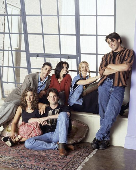 Photos of the Friends Cast Before They Were Famous | Glamour Friends 1994, Friends Season 1, Rachel Green Outfits, Friends Best Moments, Jenifer Aniston, Matt Leblanc, David Schwimmer, Friends Poster, Ross Geller