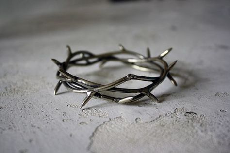 Thorn Ring, Cool Rings For Men, Minimal Accessories, Crown Of Thorns, Dope Jewelry, Funky Jewelry, Gothic Jewelry, Jewelry Inspo, Piercing Jewelry