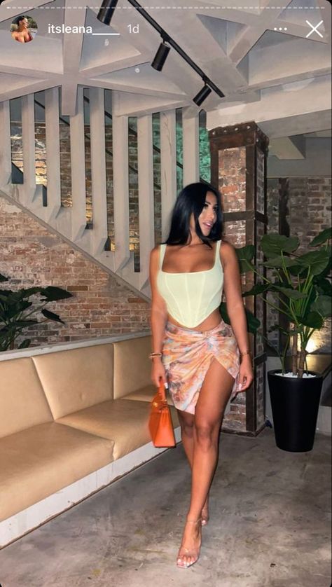 Romantic Beach Vacation Outfits, Miami Day Club Outfit, Vacation Clubbing Outfits, Cancun Club Outfit, Vacation Outfits Dominican Republic, Business Dinner Dress, Miami Spring Break Outfits Black Women, Miami Dinner Outfit, Tropical Island Outfits