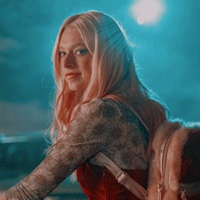 euphoria season one  tumblr - cruelysummer Euphoria Jules, Jules Vaughn, Hunter Schafer, Tv Icon, Reasons To Live, Paramore, Manado, Series Movies, Blonde Girl