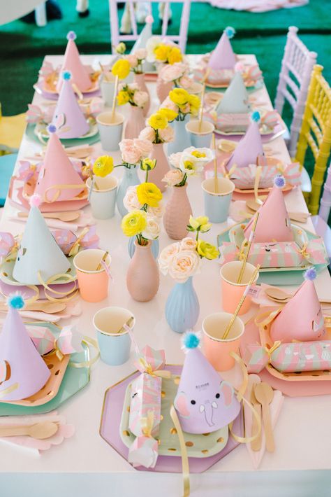 Pastel Themed Birthday Party, Dress Code Birthday Party, Pastel Party Ideas, Circus 1st Birthday Party, Pastel Carnival, Circus 1st Birthdays, Circus Theme Party, Pastel Birthday, Pastel Party