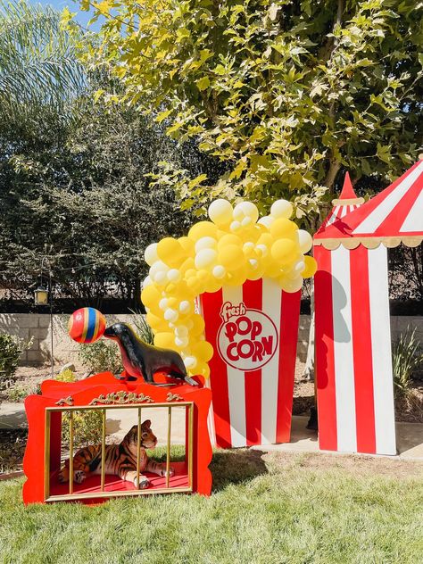 Adult Carnival Birthday Party, Carnival Decorations Diy, Carnaval Decoration, Diy Circus Tent, Kids Carnival Games, Carnival Vbs, Outdoor Events Decor, Inside Out Party Ideas, Carnival Birthday Theme