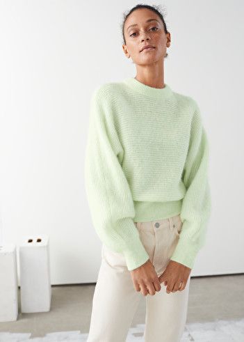 Cropped Wool Blend Puff Sleeve Sweater - Light Green - Sweaters - & Other Stories Green Sweater Outfit, Light Green Sweater, Green Sweater Women, Jumper Outfit, Studio Diy, Puff Sleeve Sweater, Straight Clothes, Day Outfits, Spring Summer Trends