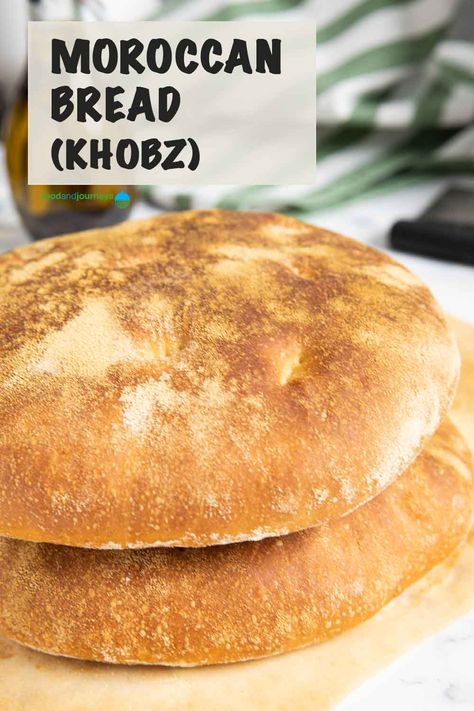 Moroccan Bread Recipe, Berber Pizza, Kahn Defender, Moroccan Bread, Bread Pull Apart Recipes, Moroccan Cooking, Moroccan Dishes, Artisan Bread Recipes, Cooking Bread