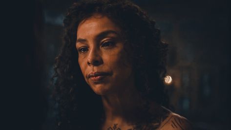 Sophie Okonedo Wheel Of Time, Siuan Sanche, Moiraine Sedai, Sophie Okonedo, Wheel Of Time, Character Reference, Book 1, Pose Reference, Jon Snow