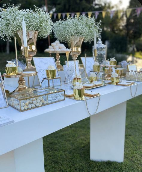 Wedding Dessert Table Decor, Brazilian Wedding, Pearl Bridal Shower, Wedding Church Decor, White Wedding Decorations, Dream Wedding Decorations, Green Wedding Colors, Arab Wedding, Wedding Dessert Table