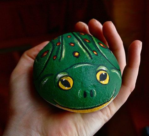 25+ Best Painted Frog Rocks Ideas #Best #Frog #Ideas #Painted #Rocks #home #decor #Decorating #Farmhouse #Exterior #Ideas #Bathroom #Kitchen #architecture Painted Frog, Frog Rock, Rock Painting Tutorial, Painted Rock Animals, Painted Rocks Kids, Rock Painting Ideas Easy, Rock Painting Patterns, Rock Decor, Pet Rocks