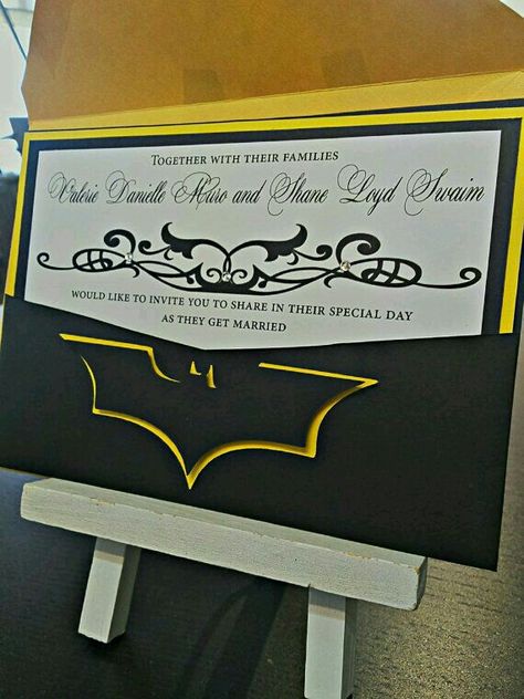 Batman wedding invitation. Batman Wedding Invitations, Batman Wedding Theme, Batman Purple, Harley Wedding, Superman Wedding, Batman Signal, Gold And White Wedding, Batman Decor, Batman Wedding