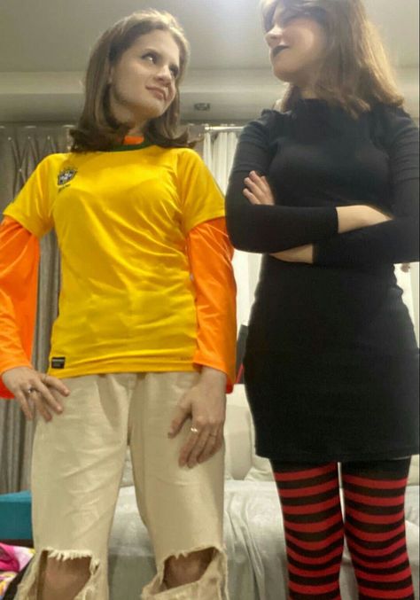 Lois And Peter Griffin Costume, Wlw Matching Halloween Costumes, Cute Wlw Halloween Costumes, Wlw Couple Costumes For Halloween, Queer Couples Costumes, Halloween Wlw Costumes, Couples Costumes Wlw, Wlw Halloween Costume Ideas Masc And Fem, Lesbian Halloween Costumes Couples