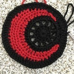 Crochet Circle Designs, Crochet Crescent Moon Applique, Moon Crochet Square, Crochet Moon Pattern Free, Crochet Room Decor Free Pattern, Crochet Crescent Moon, Eco Crochet, Moon Granny Square, Crochet Halloween Patterns