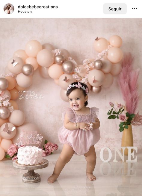 Birthday Cake Smash Photoshoot, Bday Photoshoot, Studio Photoshoot Ideas, 1 Year Birthday, Smash Cake Photoshoot, 1 Birthday, Birthday Cake Smash, Studio Photoshoot, Birthday Decor