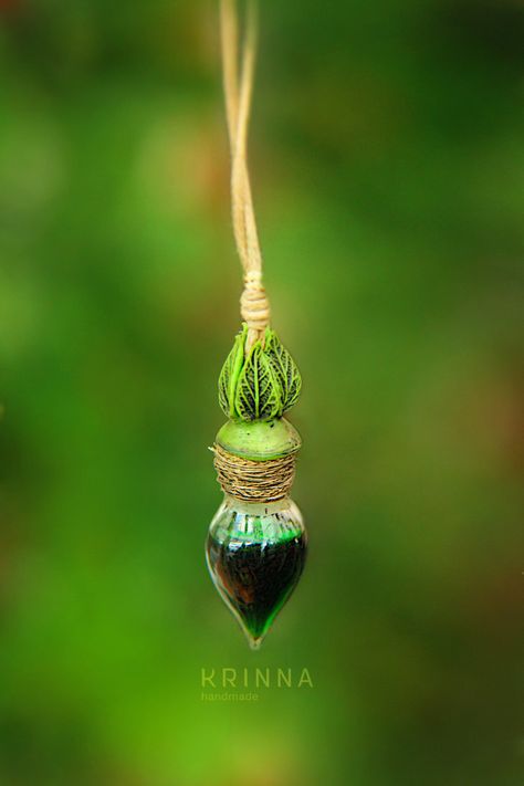 The potion of Forest Witch by Krinna.deviantart.com on @DeviantArt Polymer Clay Witch, Clay Witch, Potion Necklace, Forest Witch, Elven Jewelry, ดินปั้น Polymer Clay, Bottle Charms, Bottle Necklace, Polymer Clay Pendant