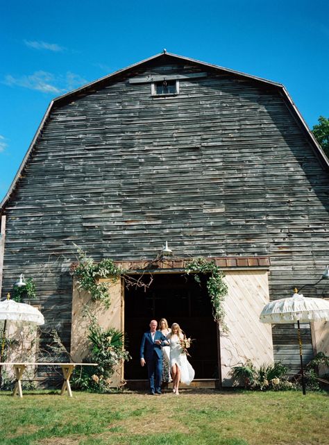 Ultimate Barn Wedding at Hayfield Catskills- Elite Wedding Planning Fall Barn Wedding, Catskills Wedding, Hudson Valley Wedding, Custom Wedding Band, Barn Decor, Farmhouse Wedding, Brooklyn Wedding, American Wedding, Valley Wedding