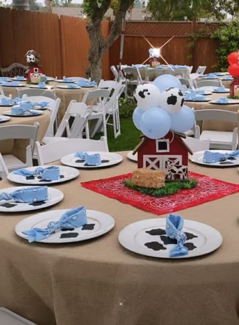 Barnyard Birthday Centerpieces, Farm Themed Birthday Party Table Decorations, Barnyard Birthday Party Centerpieces, Farm Animal Party Centerpieces, Farm Animals Centerpieces, Cow Party Table Decor, Farm Animal Centerpieces Diy, Farm Theme Table Decorations, Rodeo Party Table Decorations