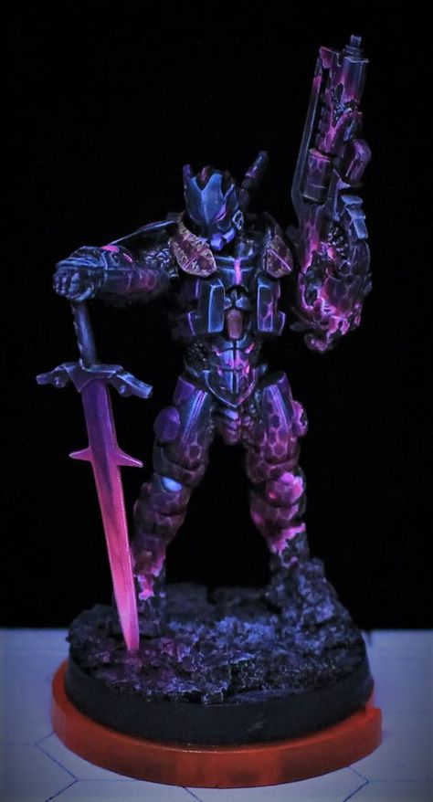 Infinity neon hexagon Knight 2020-01-14 Slaanesh Paint Scheme, D&d Miniatures Painted, Painting Miniatures Figures, Warhammer Miniatures Painting, Cyberpunk Miniatures, Neon Hexagon, Warhammer 40k Painting, Painting Figurines, 40k Painting