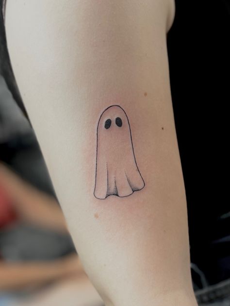 Simple Halloween Tattoos, Phoebe Bridgers Ghost, Small Ghost Tattoo, Phoebe Bridgers Tattoo, Sheet Ghost, Ghost Tattoo, Ink Inspiration, Phoebe Bridgers, Halloween Tattoos