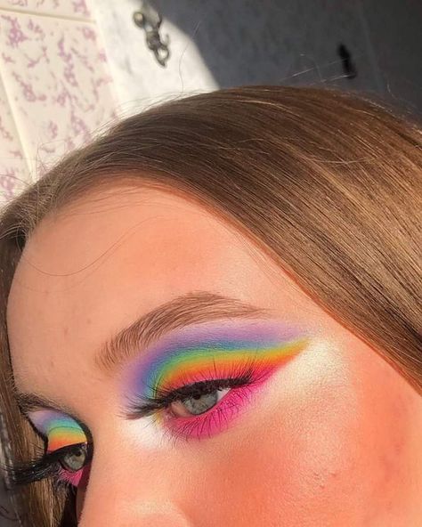 Pride Makeup With Gems, Pride Makeup Gems, Colorful Glitter Eye Makeup, Pride Looks Makeup, Pride Parade Makeup, Pride Make Up, Easy Pride Makeup, Rainbow Eyeshadow Looks, Pansexual Makeup