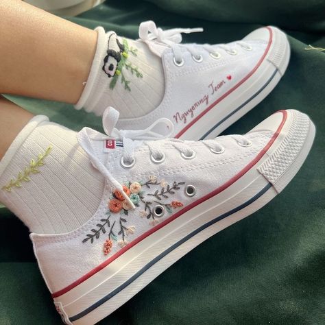 Wedding Converse Embroidered Shoes Diy, Flower Converse, Converse Embroidery, Floral Converse, Converse Wedding, Bridal Converse, Embroidered Sneakers, Embroidered Converse, Converse Custom