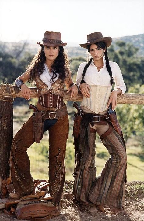 Bandidas (2006) with Salma Hayek and Penelope Cruz. Rings Cowgirl, Wild West Outfits, Wild West Costumes, Estilo Cowgirl, Fashion Fotografie, Cowboy Action Shooting, Mode Steampunk, Hermes Scarves, Cowgirl Outfit