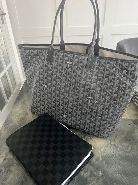 Goyard St Louis PM tote in grey styled with my parent planner Grey Goyard Bag, Goyard Tote Grey, Grey Goyard, Goyard Tote Outfit, Girls Wishlist, Goyard St Louis Pm, Goyard St Louis Tote, Goyard Tote Bag, Goyard Tote