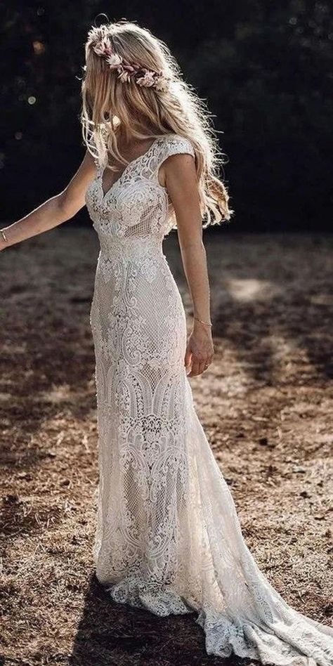 Rustic Wedding Dress, Wedding Dress With Train, Long Bridal Gown, Vintage Lace Weddings, Dress With Train, White Lace Wedding Dress, Simple Bridesmaid Dresses, Boho Wedding Dress Lace, Rustic Wedding Dresses