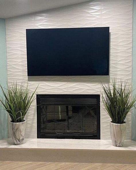 Tiled Fireplace Ideas Floor To Ceiling, Tile Fireplace Wall With Tv, Fireplace Wall Ideas Tile, Floor To Ceiling Tile Fireplace, Large Tile Fireplace, Fireplace Tile Ideas Modern, White Tile Fireplace, Tile Fireplace Ideas, Fireplace With Tile Surround