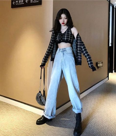 Instagram Girly Casual, Cropped Knit Top, Clothes Korean Style, Plaid Cardigan, Korean Casual Outfits, Korean Girl Fashion, Ulzzang Fashion, Kpop Fashion Outfits, Korean Outfits