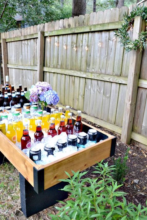 DIY Outdoor Drink Station for Backyard Entertaining • Ugly Duckling House Backyard Beverage Station, Backyard Drink Station, Drink Station Ideas Party, Wedding Beer Station, Drink Buffet, Goth Weddings, Outdoor Drink Station, Sangria Party, Drink Station Ideas